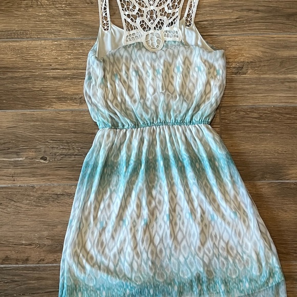 Best Mountain Blue and White Dress - Picture 2 of 5